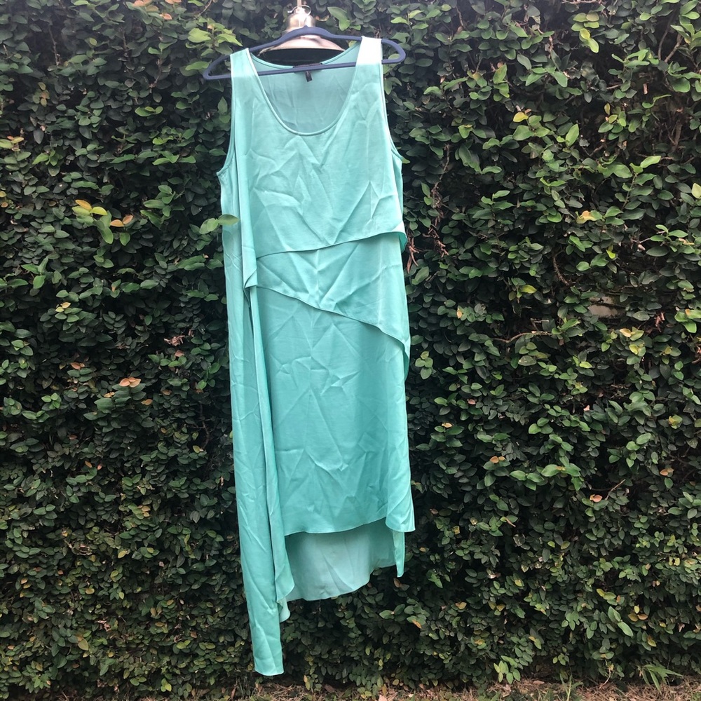 BCBG Sleveless High Low adress